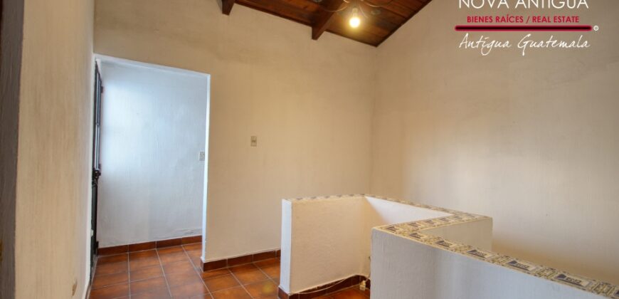 J512 – Hermosa y amplia casa en San Miguel Escobar