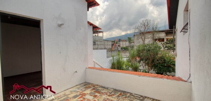 J512 – Hermosa y amplia casa en San Miguel Escobar