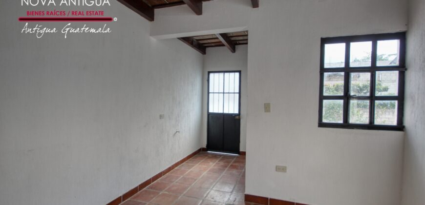 J512 – Beautiful and ample house in San Miguel Escobar