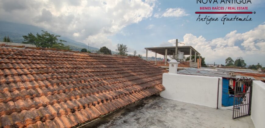 J512 – Beautiful and ample house in San Miguel Escobar