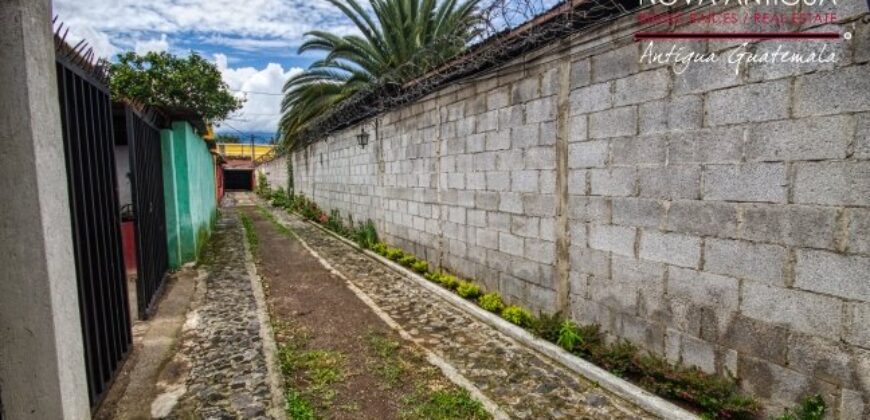 F352 – Casa en renta en el área de Jocotenango