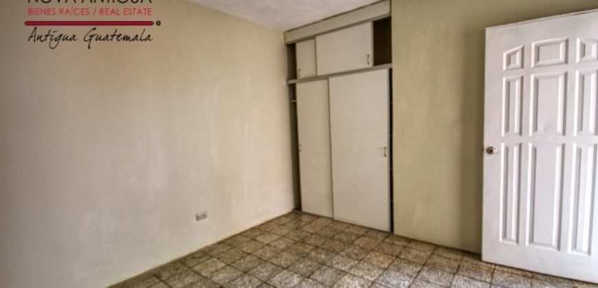 A3128 – Amplia casa en renta en sector tranquilo