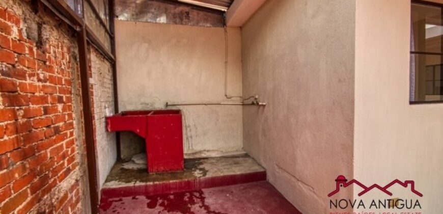 A3128 – Amplia casa en renta en sector tranquilo