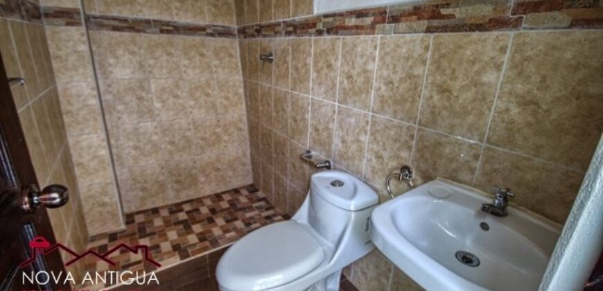 A3128 – Amplia casa en renta en sector tranquilo