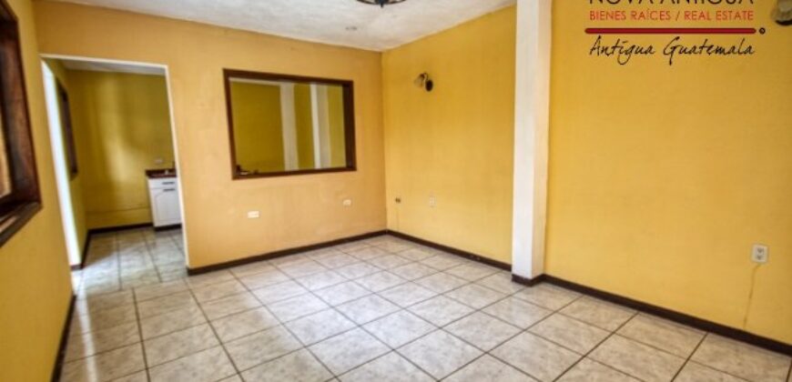 A3128 – Amplia casa en renta en sector tranquilo