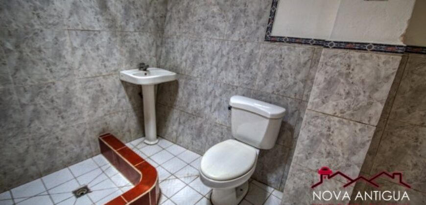 A3128 – Amplia casa en renta en sector tranquilo