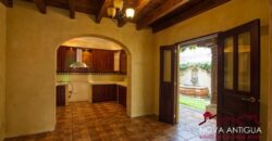 A3999 – 4 bedroom colonial style home in the heart of Antigua