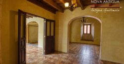 A3999 – 4 bedroom colonial style home in the heart of Antigua