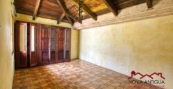 A3999 – 4 bedroom colonial style home in the heart of Antigua