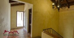 A3999 – 4 bedroom colonial style home in the heart of Antigua