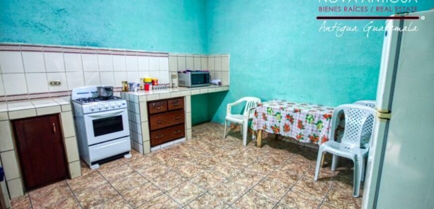 F351 – Amplia propiedad en renta de 6 habitaciones