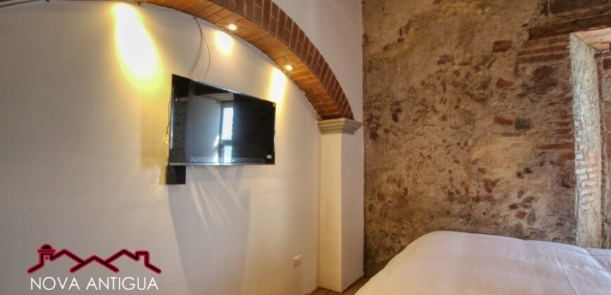 A3132 – House for sale within walking distance of the central park