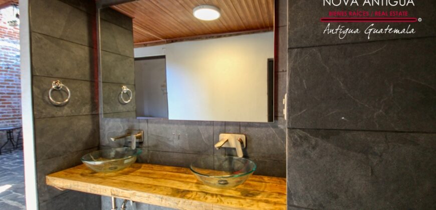 A3132 – Casa en venta a poca distancia del parque central