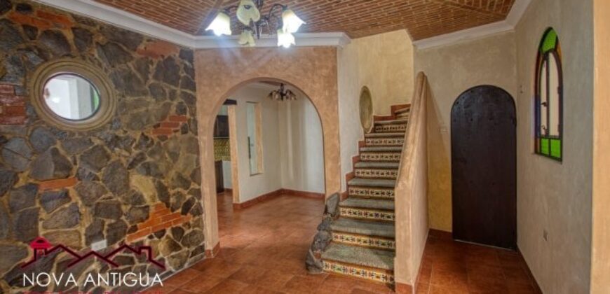 P304 – Spacious three story house for rent