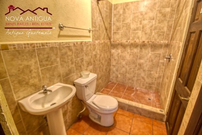 A4004 – Ample property for rent in La Merced area