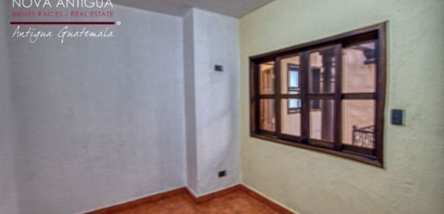 A4004 – Ample property for rent in La Merced area