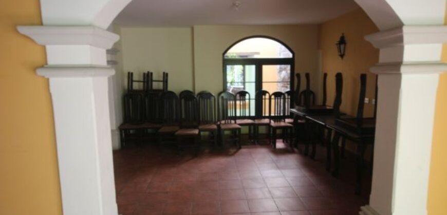 A103 – CASA IDEAL PARA HOTEL DENTRO DEL CASCO 10 HABITACIONES