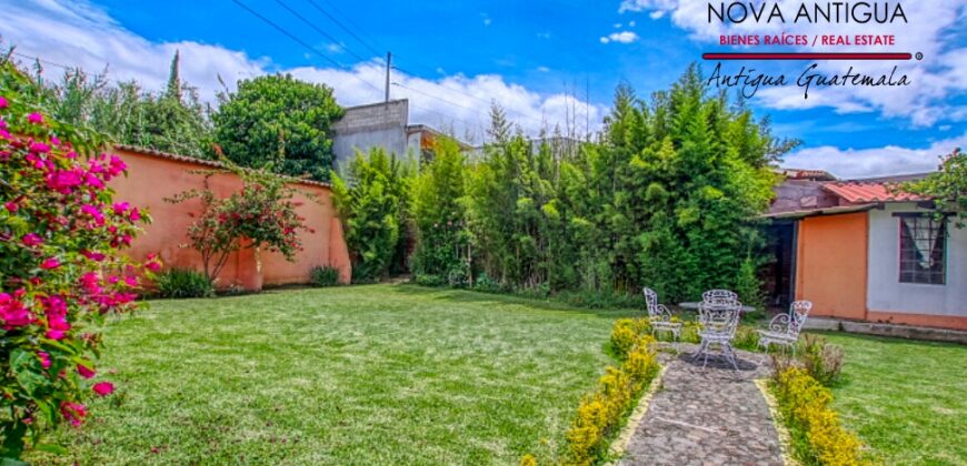 A93 – 10 ROOMS HOTEL IN THE CENTER OF ANTIGUA – GREAT OPPORTUNITY –