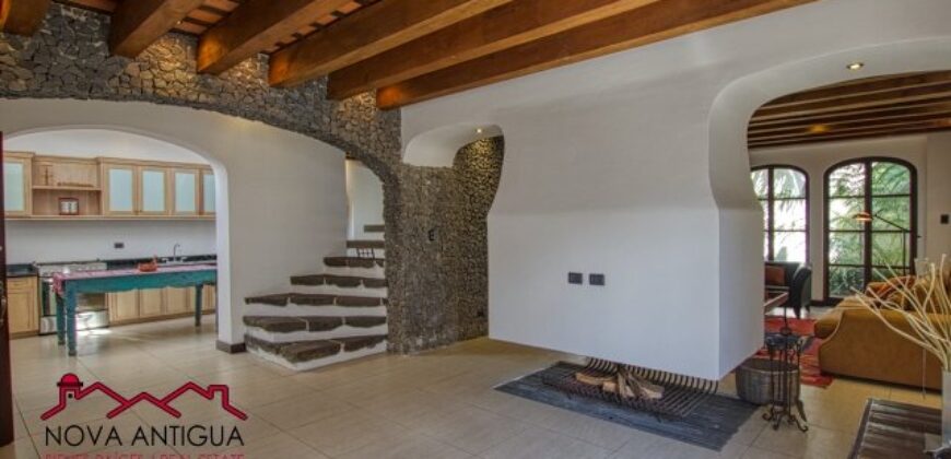 C13 – 3 BEDROOM HOUSE IN SMALL CLOSED COMPLEX