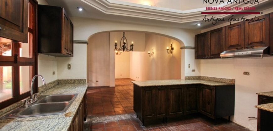 B205 – 3 bedrooms house unfurnished