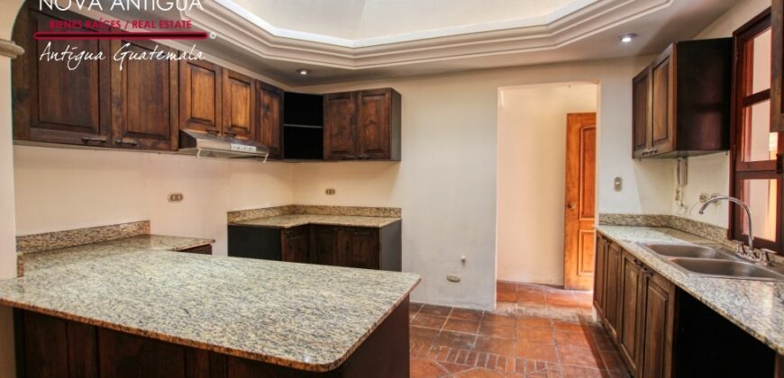 B205 – 3 bedrooms house unfurnished