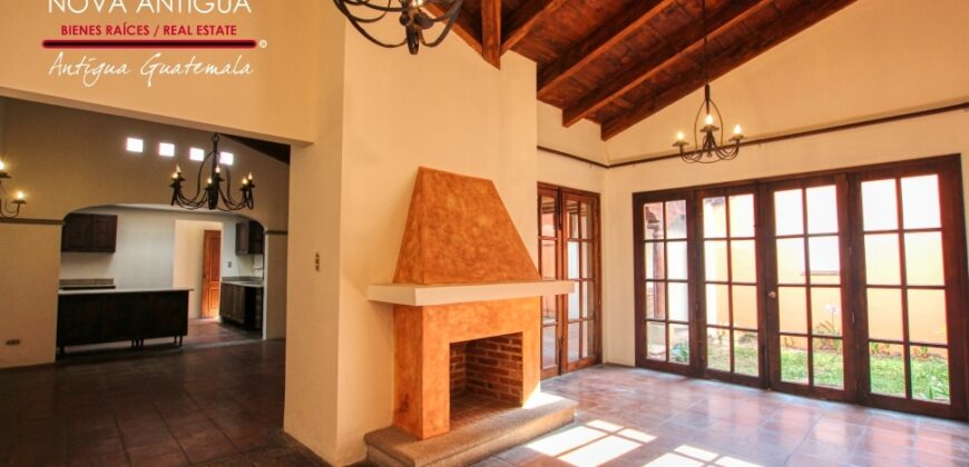 B205 – 3 bedrooms house unfurnished