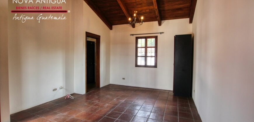 B205 – Casa en renta 3 habitaciones sin muebles