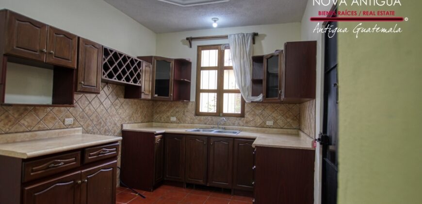 B246 – House for rent 3 bedrooms unfurnished