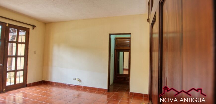 B246 – Casa de 3 habitaciones sin muebles