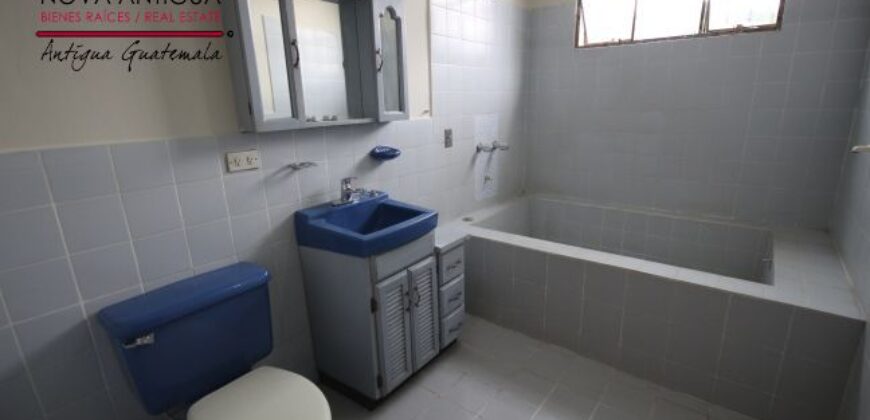 B227 – Casa En Renta  de 3 Habitaciones  sin muebles