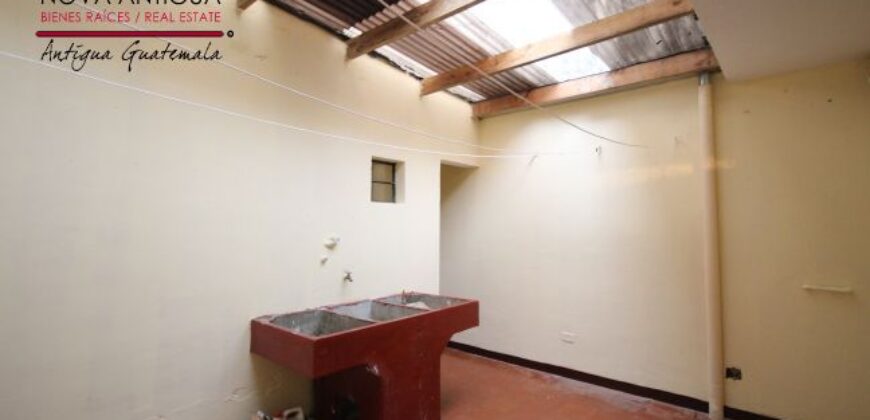 B227 – Casa En Renta  de 3 Habitaciones  sin muebles