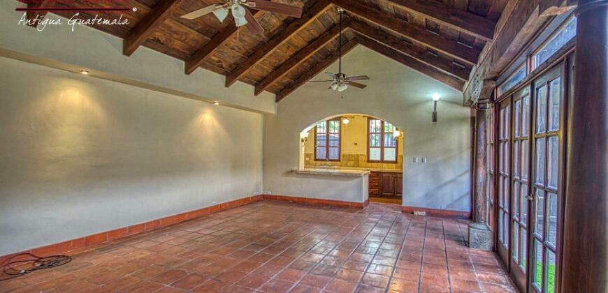 B203 – House For Rent 3 Bedrooms Unfurnished