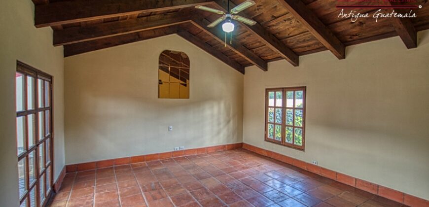 B203 – House For Rent 3 Bedrooms Unfurnished