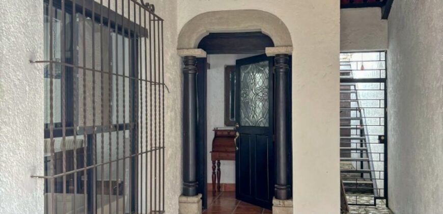 B264 – Bonita casa en el area del calvario