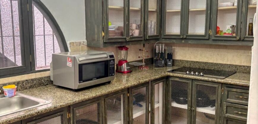 B264 – Bonita casa en el area del calvario