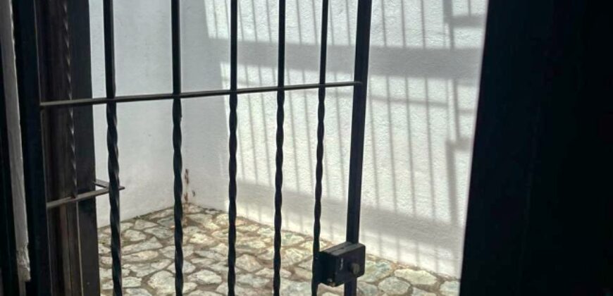 B264 – Bonita casa en el area del calvario