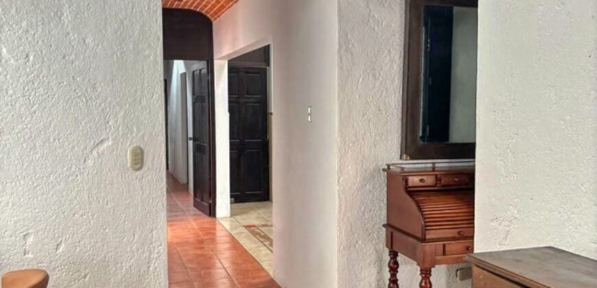 B264 – Bonita casa en el area del calvario