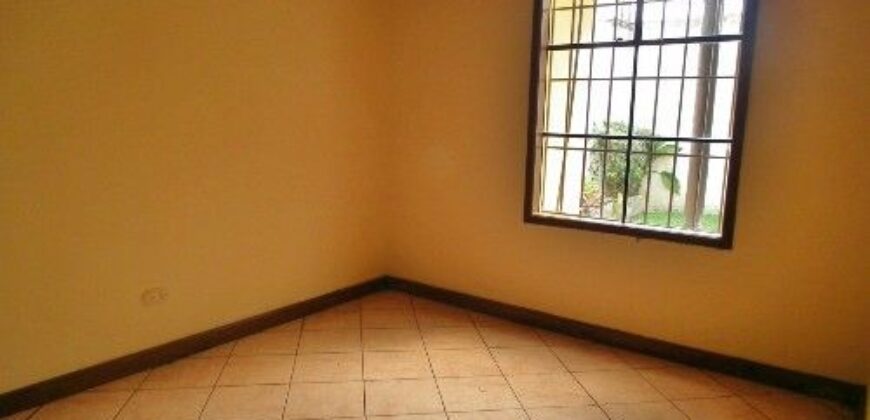 B300 – Casa de 2 habitaciones sin muebles