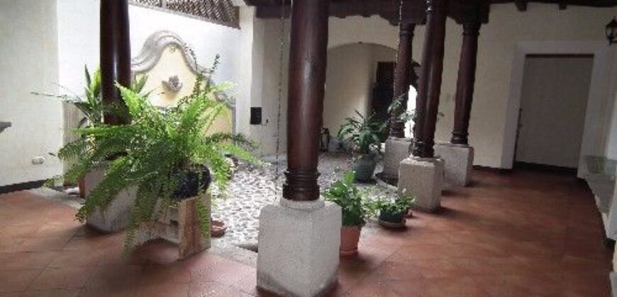 B261- Casa en renta de 2 habitaciones sin muebles