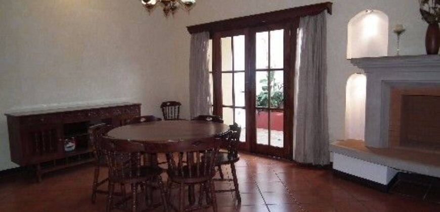 B261- Casa en renta de 2 habitaciones sin muebles