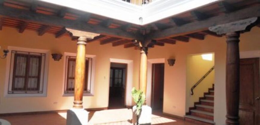 B265 – Casa en renta 4 habitaciones amueblada