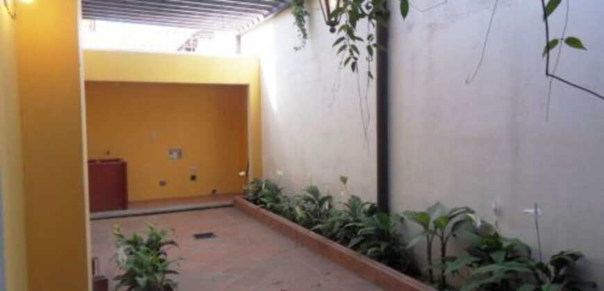 B265 – Casa en renta 4 habitaciones amueblada