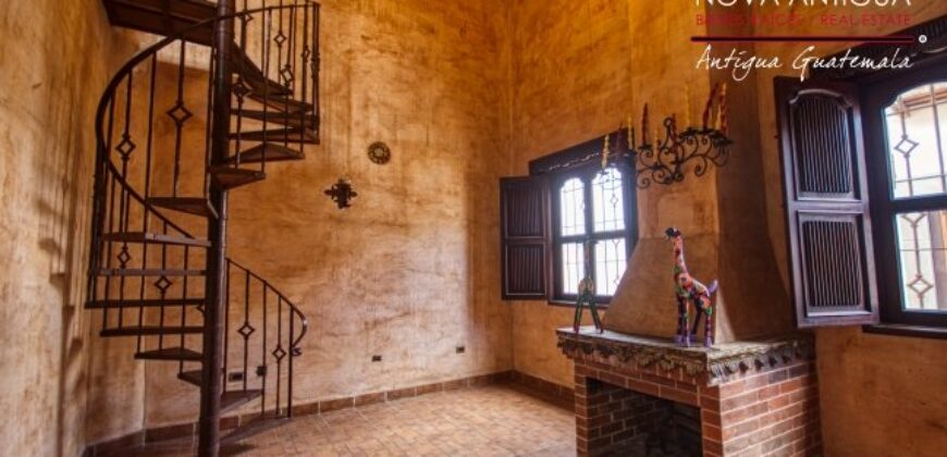 B256 – Casa En Renta 4 Habitaciones Sin Muebles