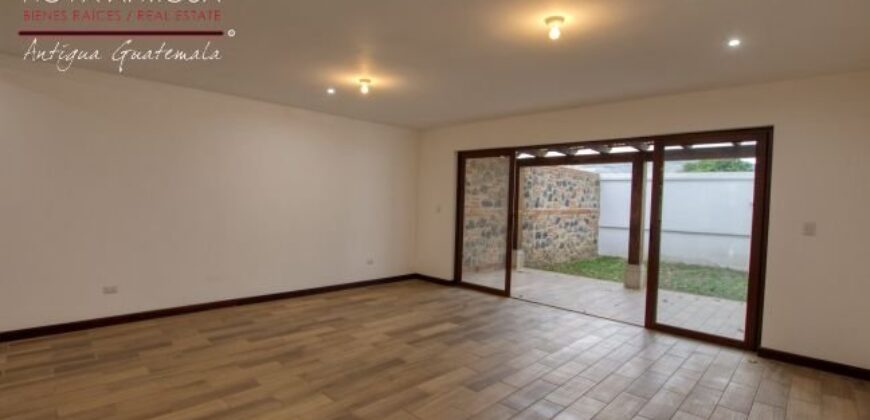 I57 – Beautiful house for rent inside residential area