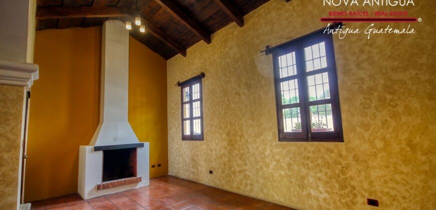 A851 – Casa de 4 habitaciones dentro de residencial