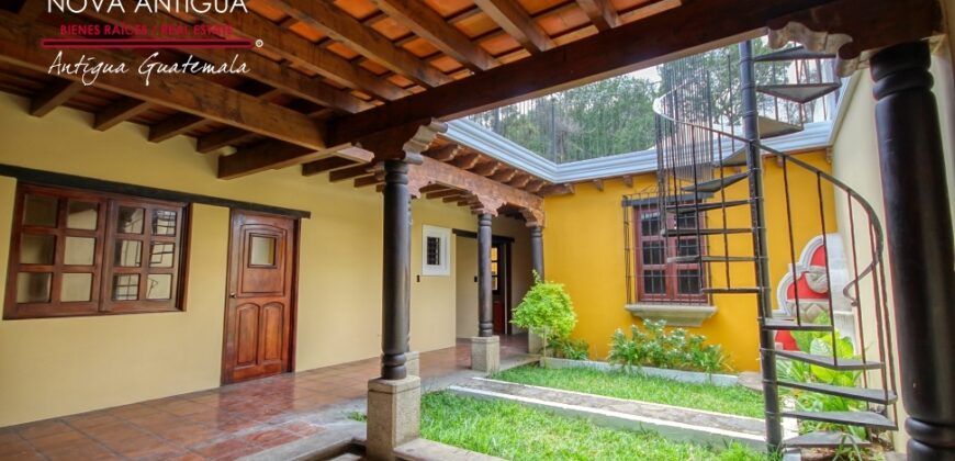 A851 – Casa de 4 habitaciones dentro de residencial