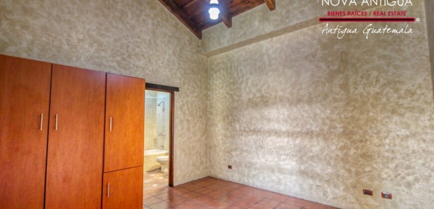 A851 – Casa de 4 habitaciones dentro de residencial