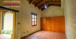 A851 – Casa de 4 habitaciones dentro de residencial