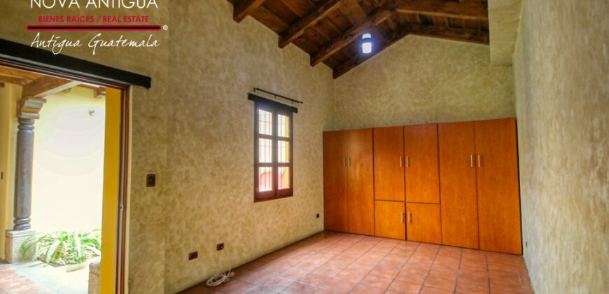 A851 – Casa de 4 habitaciones dentro de residencial