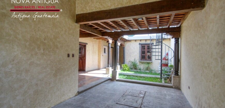 A851 – Casa de 4 habitaciones dentro de residencial